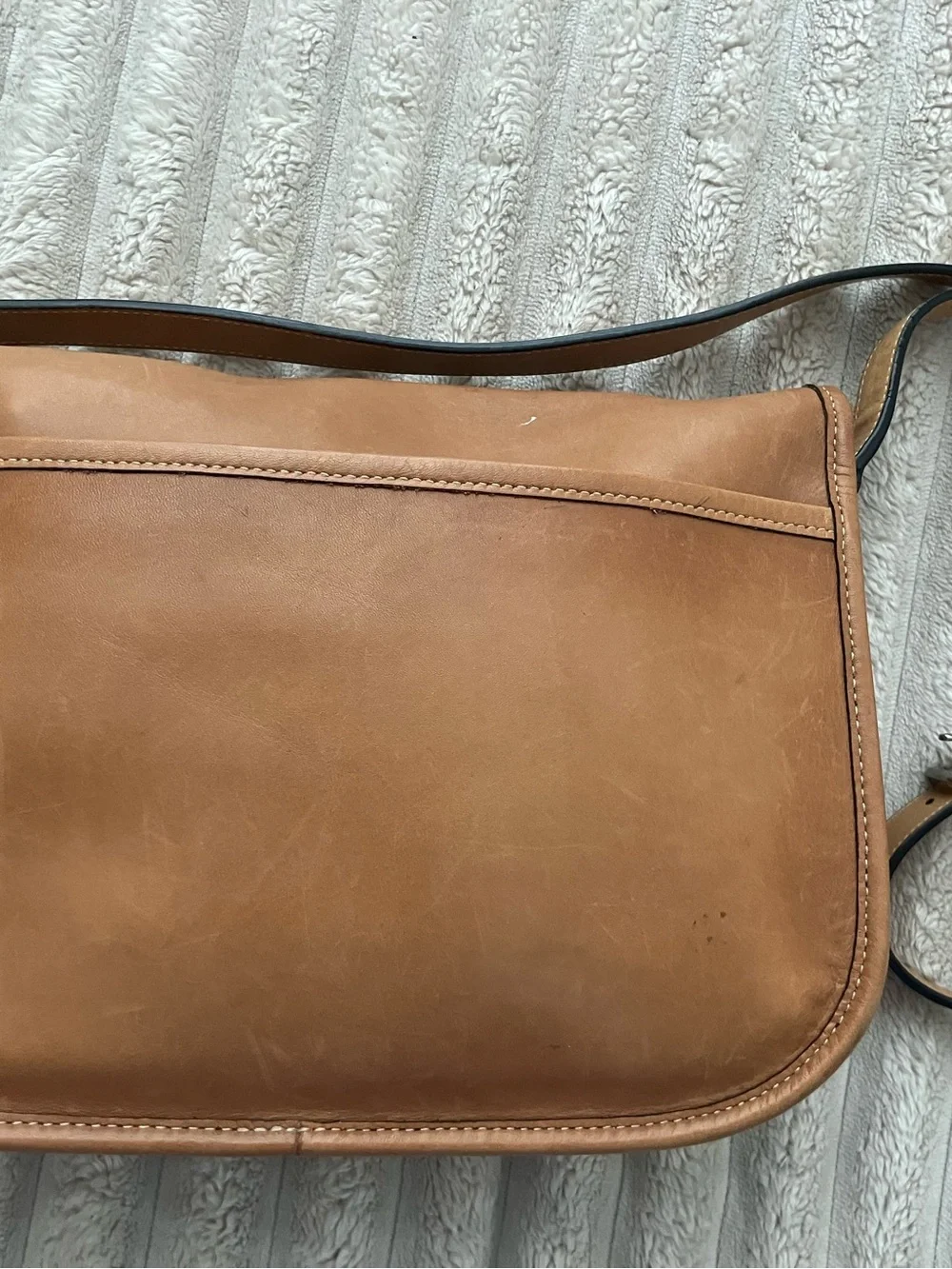 Vintage Coach City Bag 9790 British Tan Glove Tanned Leather Crossbody USA